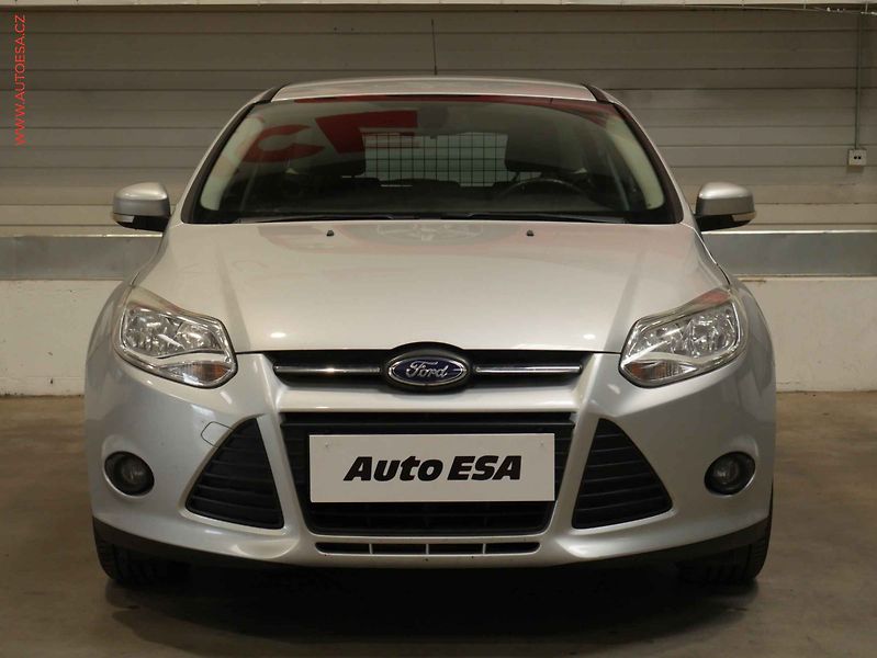 Ford Focus (2013) 1.6 TDi, AC, temp, tažné - fotka 2 z 20