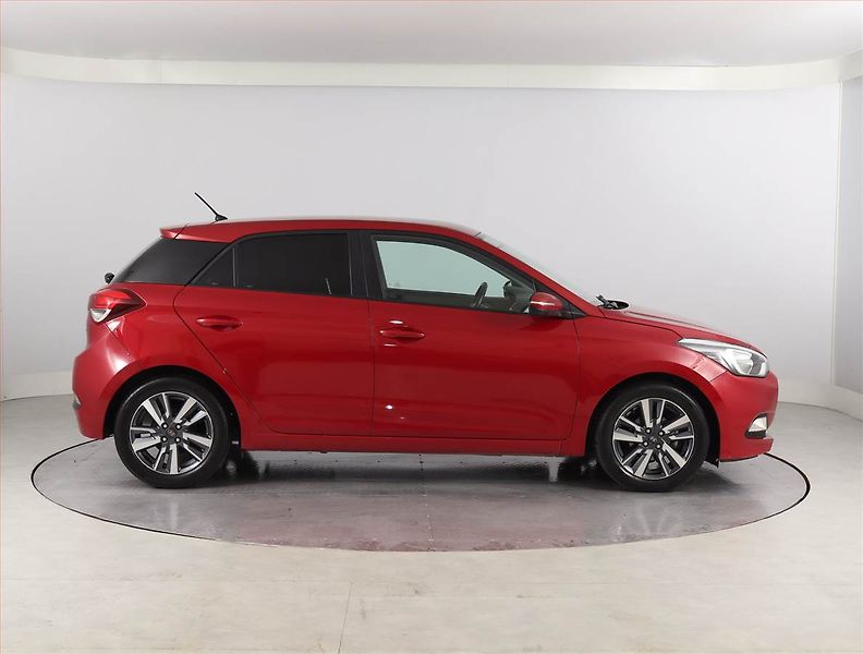 Hyundai i20 (2017) 1.2, Tempomat, Park. senzory - fotka 6 z 19