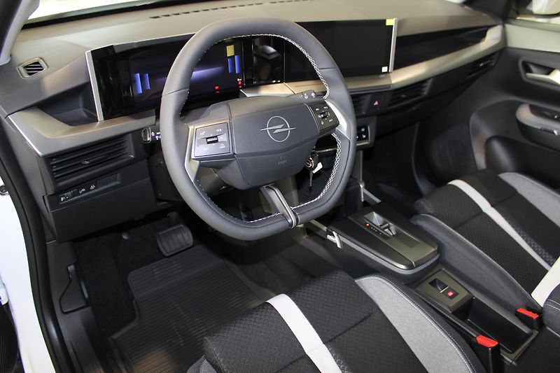 Opel Frontera (2025) GS XL Electric, baterie 54 kWh - fotka 7 z 18