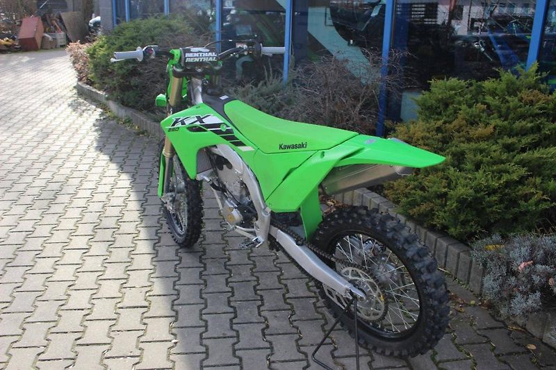 Kawasaki KX 250 F (2025) 2025 15 MTH - fotka 8 z 9