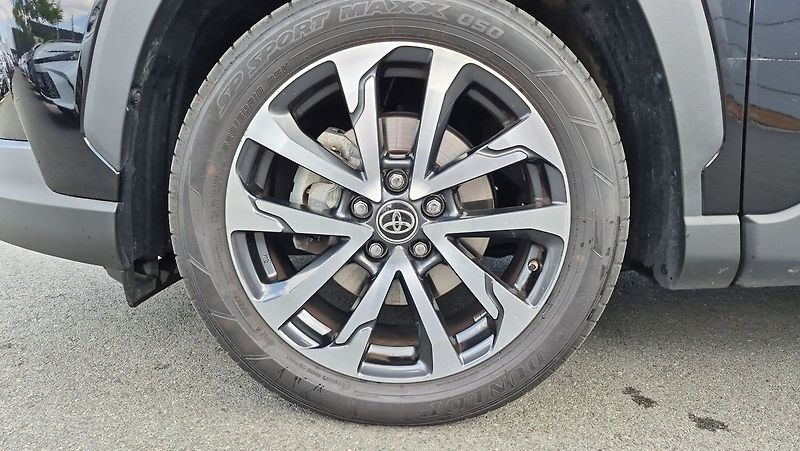 Toyota Corolla Cross 2,0 HEV Style Tech - fotka 25 z 25