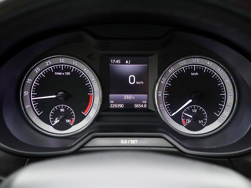 Škoda Octavia 1,6 TDI Ambition LED Navi - fotka 16 z 30