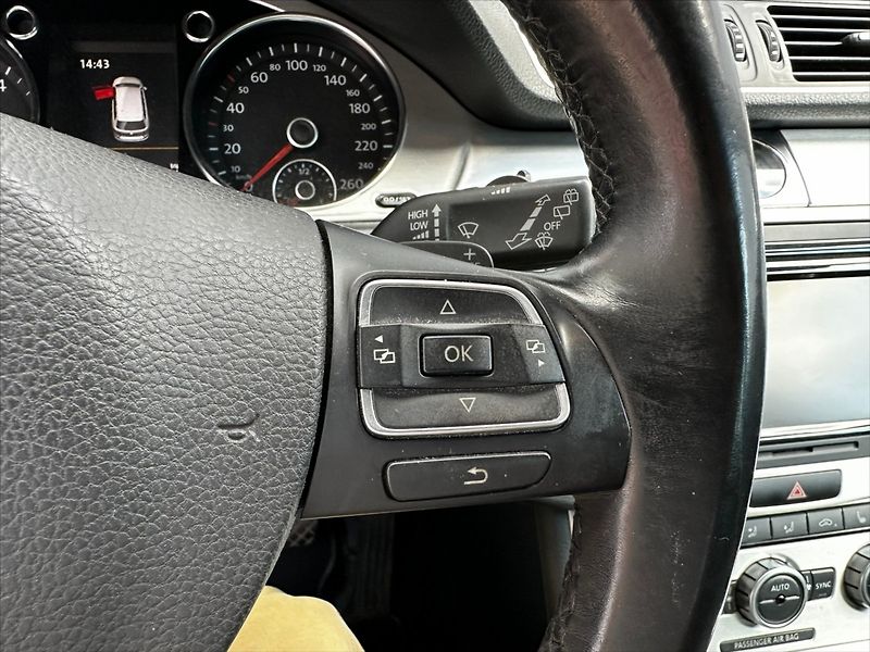 Volkswagen Passat 2,0 2.0TDI 103kW DSG Highline - fotka 23 z 40
