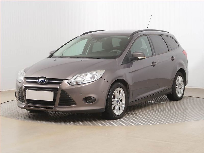 Ford Focus (2012) 1.6 TDCi, Tažné, rezervace - fotka 2 z 15