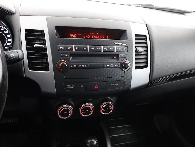 Mitsubishi Outlander (2012) 2.2 DI-D, 4X4, Automat - fotka 10 z 20