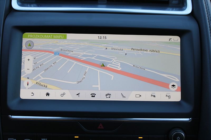 Jaguar E-Pace 2,0 D180  ČR,4x4,AUTOMAT,S - fotka 14 z 37
