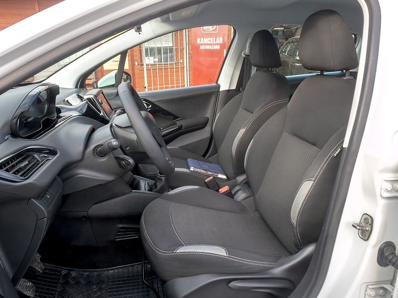 Peugeot 208 (2016) ČR 1.6HDI 55KW – PO SERVISU - fotka 7 z 38