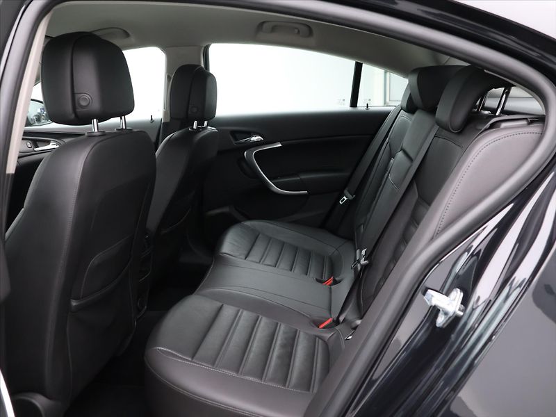 Opel Insignia 2,0 Turbo 184kW Cosmo SH - fotka 13 z 28