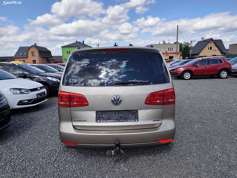 Volkswagen Touran (2014) - fotka 5 z 42