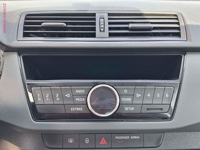 Škoda Fabia (2019) 1.0MPi, 2.maj,ČR, AC - fotka 13 z 16