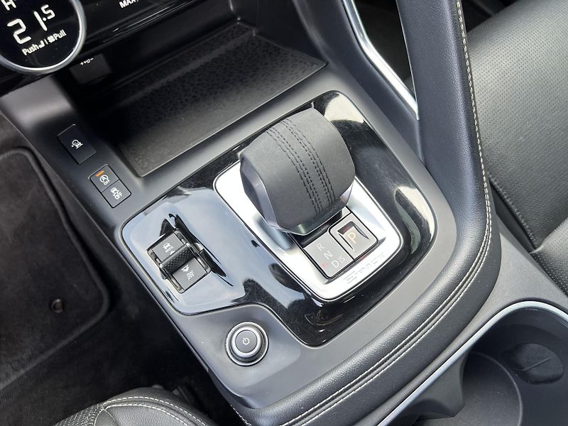 Jaguar E-Pace 2.0 D165 AWD R-DYNAMIC ZÁRUKA - fotka 16 z 22