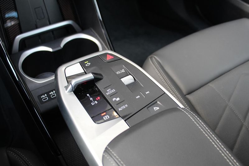 BMW iX1 eDrive20 - fotka 15 z 24