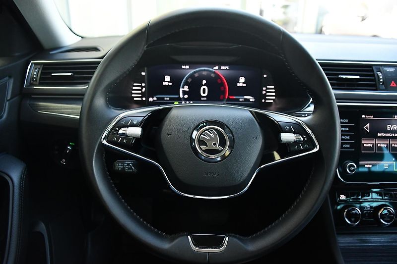Škoda Superb 2.0TDi 147kW STYLE  NTOP TAŽNÉ - fotka 24 z 45