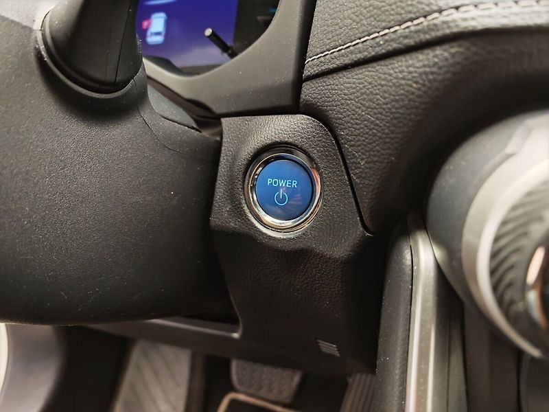 Toyota RAV4 Executiv, 4x4, Hybrid - fotka 30 z 43
