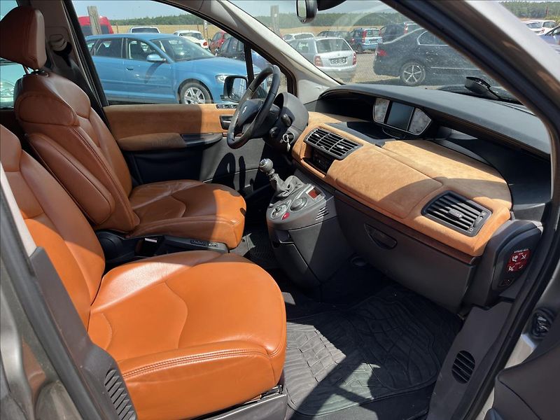 Lancia Phedra 2,0 JTD KLIMA TAŽNÉ STK 7/2028 - fotka 10 z 34