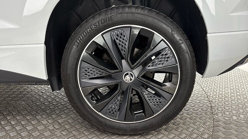 Škoda Karoq 1.5 TSI DSG Sportline - fotka 19 z 27
