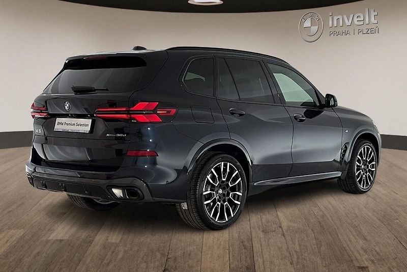 BMW X5 xDrive30d - fotka 3 z 30