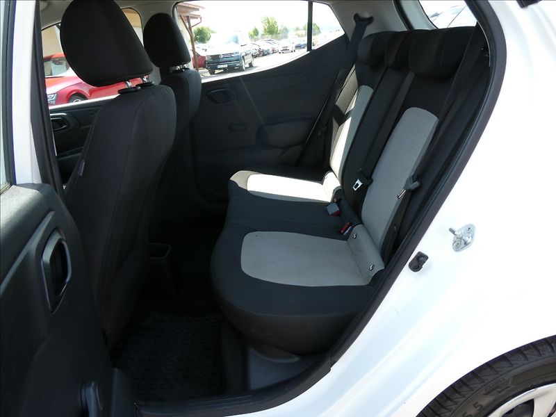 Hyundai i10 1,0 i 49kW 1.majitel, DPH, ČR - fotka 17 z 30