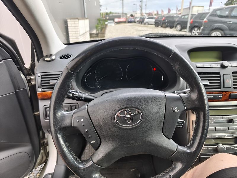 Toyota Avensis 2.4i   AUTOMAT - fotka 13 z 17