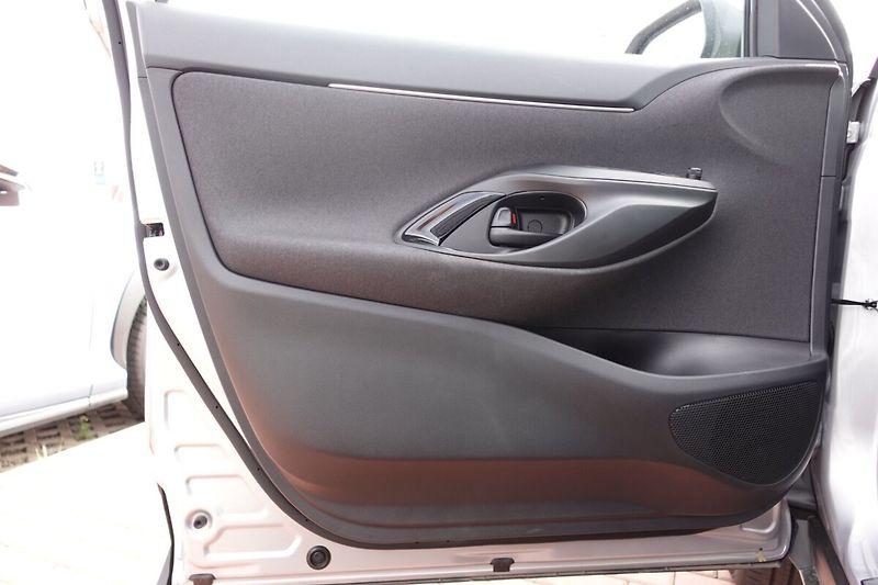 Toyota Yaris Cross 1,5 HEV Executive Tech VIP - fotka 9 z 36