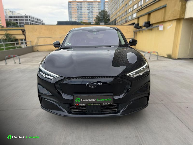 Ford Mustang Mach-E (2021) Standard Range RWD 75,7 kWh - fotka 4 z 17