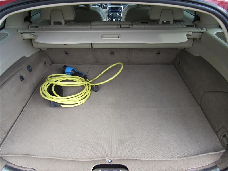 Volvo V60 2,4 D6 AWD Plug-in Hybrid - fotka 33 z 41
