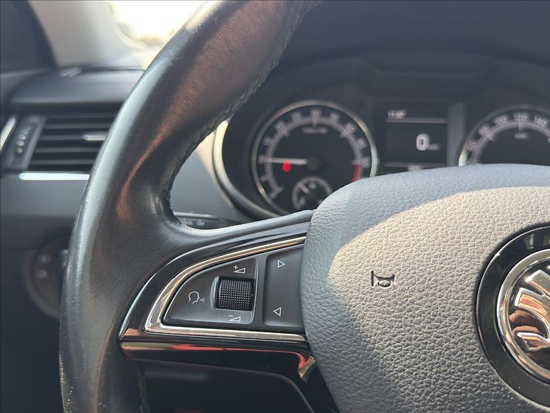 Škoda Octavia 1,6 TDi 85 Kw Ambition ČR DPH - fotka 22 z 30