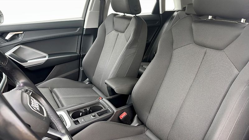 Audi Q3 35TFSI S Tronic LED Cockpit - fotka 9 z 17