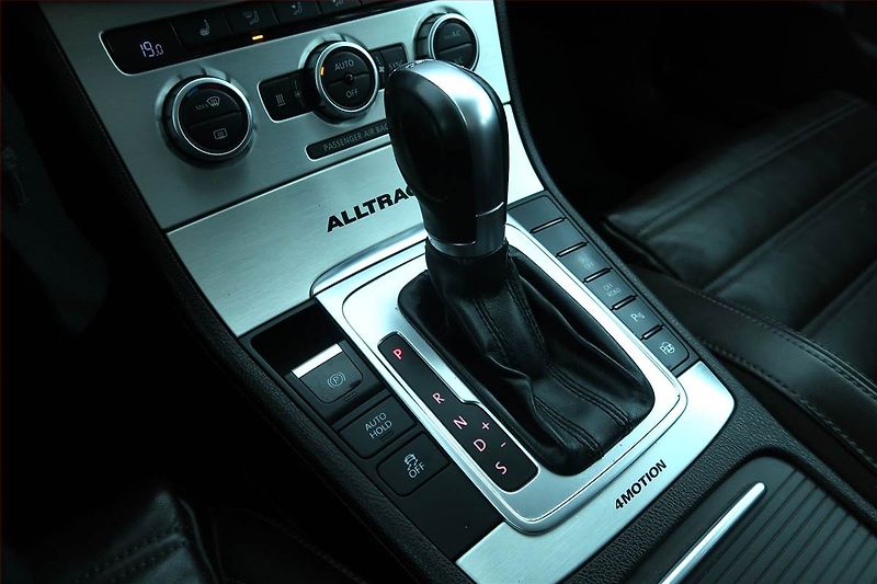 Volkswagen Passat (2013) 2.0 TDI, 4X4, Automat, Navi - fotka 13 z 26