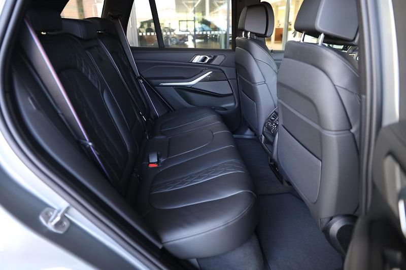 BMW X5 xDrive40i - fotka 6 z 18