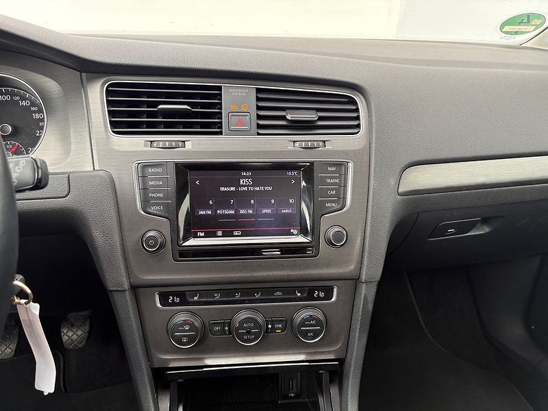 Volkswagen Golf 1.2TSI, 63kW, AC, Kamera, TZ - fotka 10 z 20