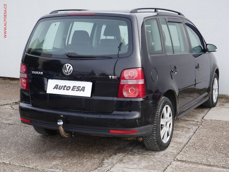 Volkswagen Touran (2007) 1.4 TSi, autoAC, tažné - fotka 6 z 17