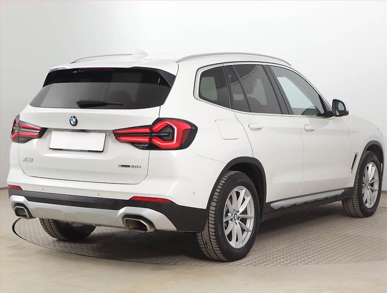 BMW X3 (2023) xDrive30i - fotka 5 z 32