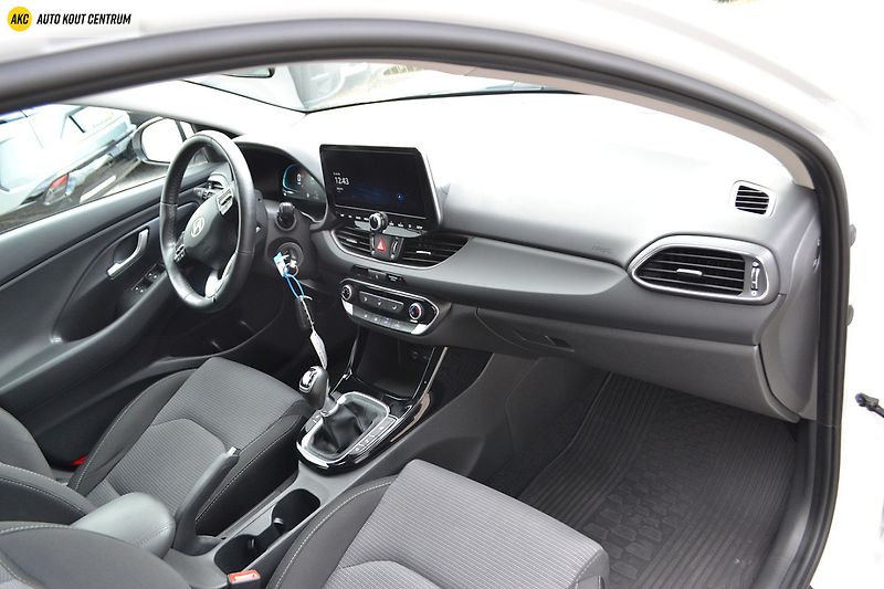 Hyundai i30 WG 1,5I MT SMART FAMILY NAVI - fotka 13 z 47