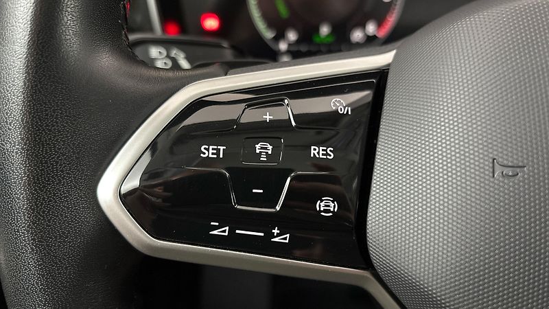 Volkswagen Touareg 3.0 TSI PHEV Tiptronic Eleganc - fotka 13 z 33