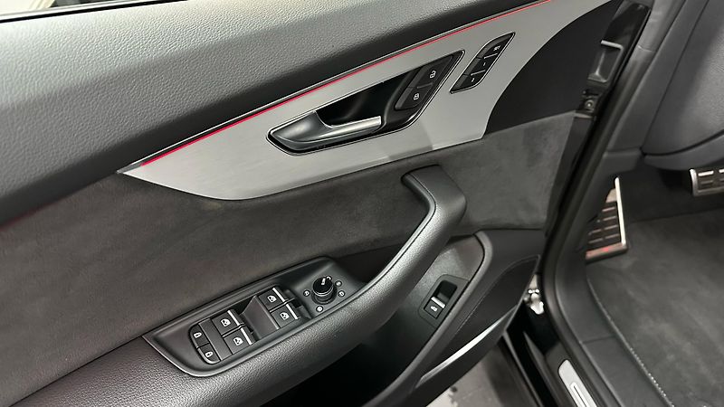 Audi Q8 (2025) S LINE / ZÁRUKA / TOP STAV - fotka 31 z 44