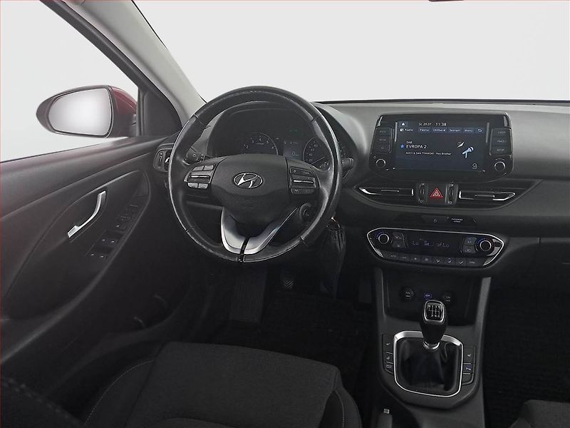 Hyundai i30 (2021) 1.5 T-GDI MHEV, Tempomat - fotka 7 z 15