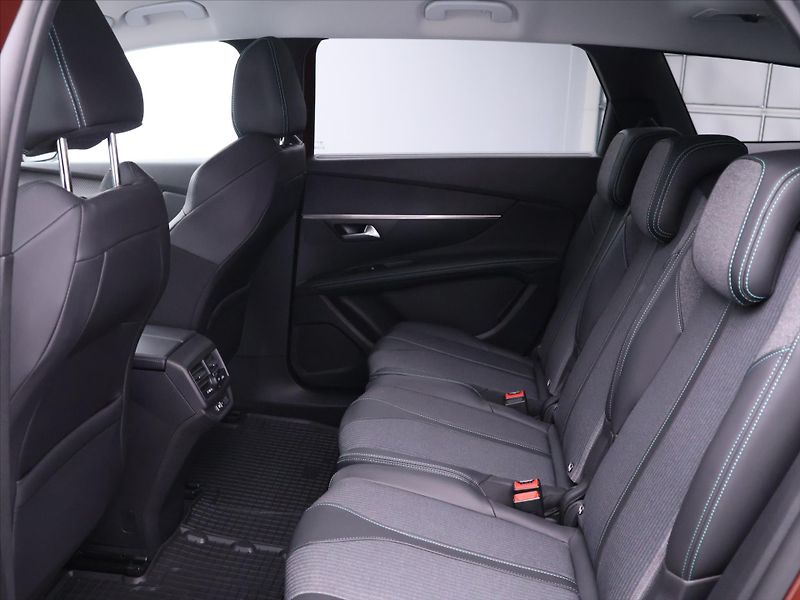 Peugeot 5008 1,5 HDI 96kW Allure 7-Míst DPH - fotka 16 z 36