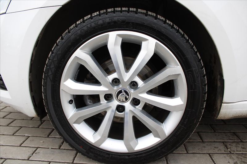 Škoda Octavia 1.6 TDI 85kW LED SERVIS KN. ČR - fotka 9 z 20