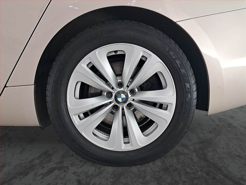 BMW Řada 5 (2010) 530d xDrive GT, 4X4, Automat - fotka 15 z 24