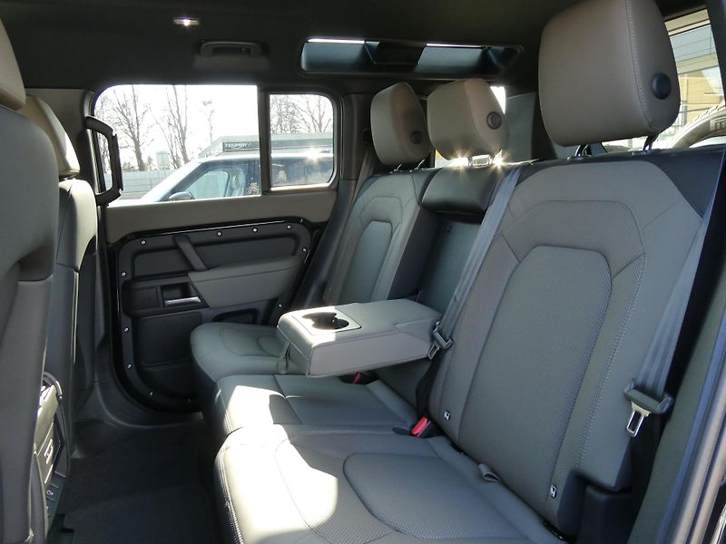 Land Rover Defender (2026) 110 3,0 X-Dynamic SE D200 - fotka 15 z 37