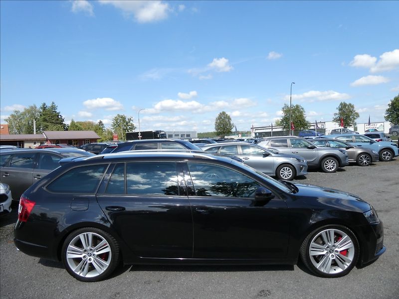 Škoda Octavia 2,0 TDi 135kW RS serviska,2.ma - fotka 10 z 51