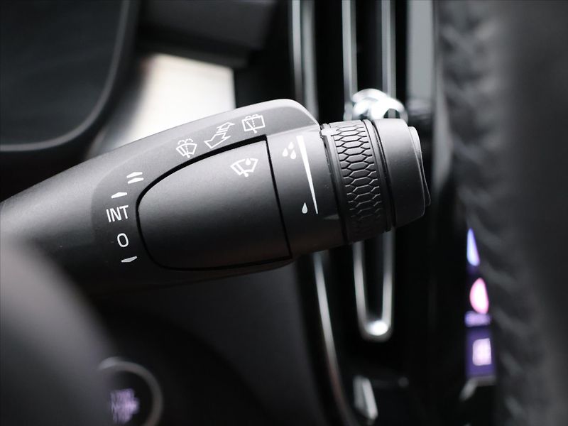 Volvo XC40 2.0 B3 120kW Core DCT CZ DPH - fotka 22 z 35