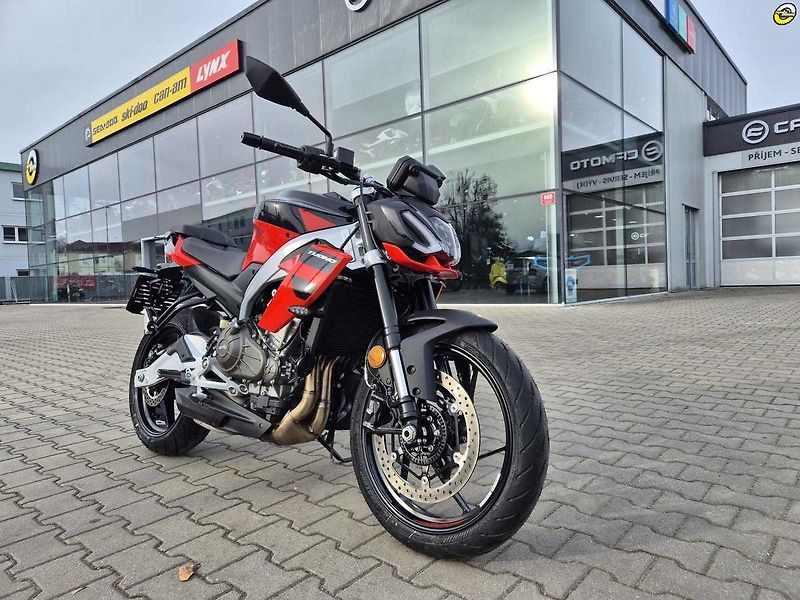 Aprilia (2026) Tuono 457 E5+ - fotka 22 z 38