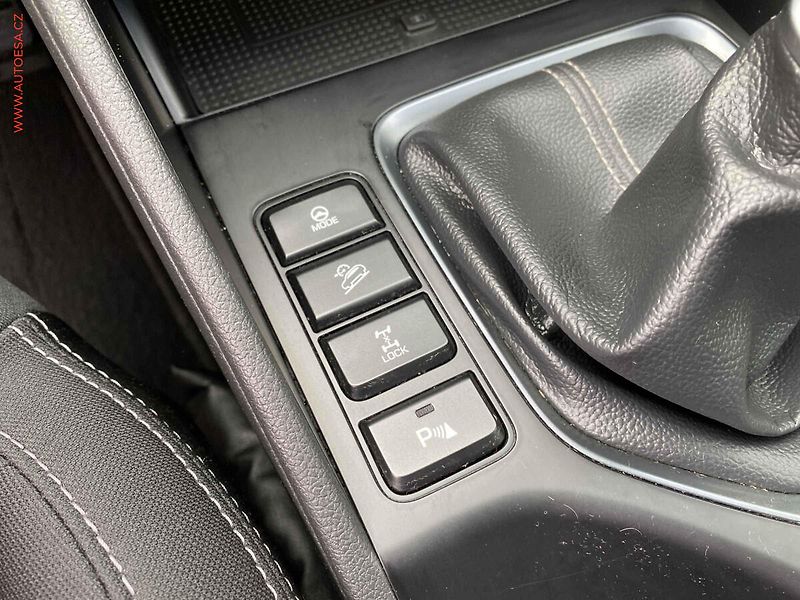 Hyundai Tucson (2018) 2.0 CRDI 4x4, ČR, AC, výhřev - fotka 16 z 19