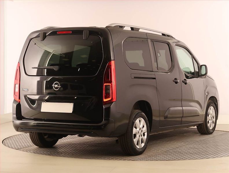 Opel Combo (2020) Maxi Enjoy 1.2 Turbo, 7Míst - fotka 5 z 23
