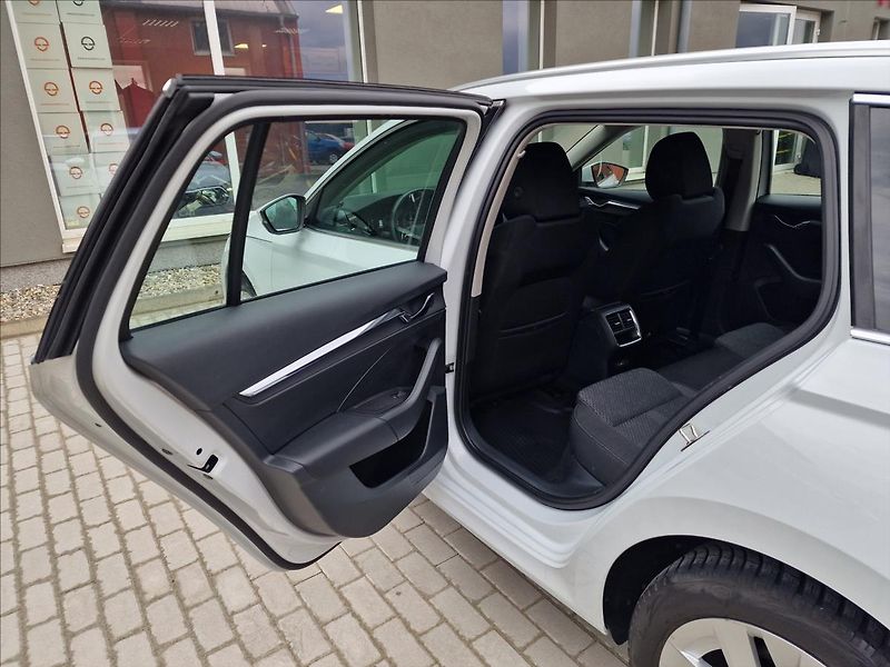 Škoda Octavia 2.0TDI Style, původ ČR,1.Maj. - fotka 18 z 50
