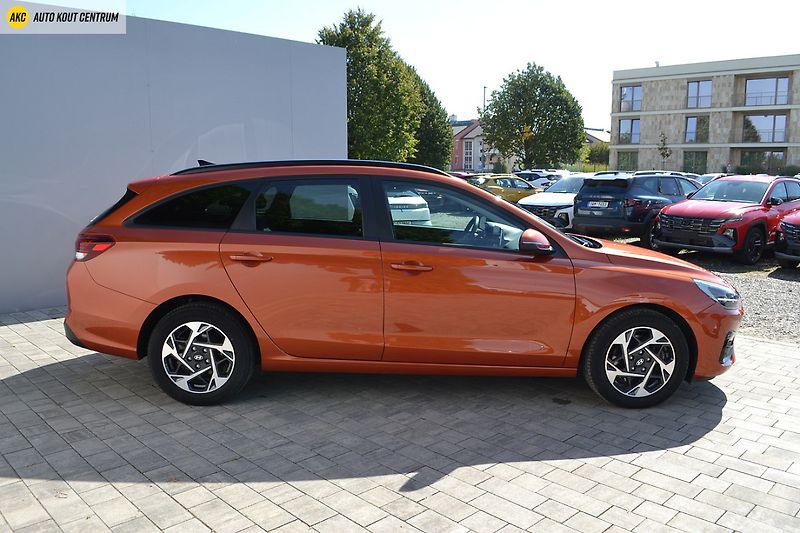 Hyundai i30 WG 1.5T-GDI 103KW DCT FAMILY N - fotka 6 z 41