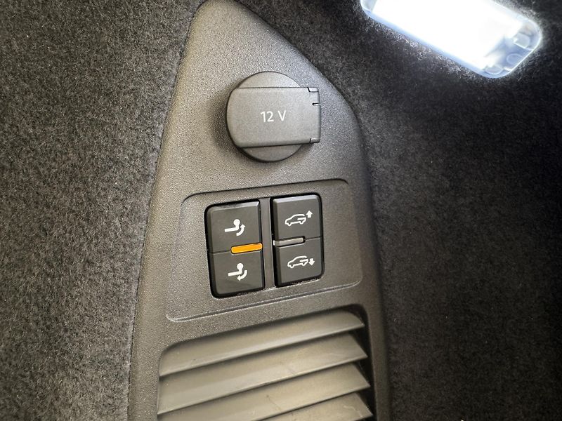 Volkswagen Touareg 3.0Tdi*1-MAJ*DPH*HUD*R-LINE* - fotka 12 z 50