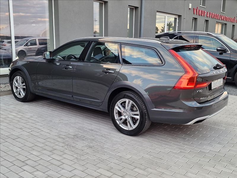 Volvo V90 D4 AWD Cross Country,ČR,1.Maj - fotka 7 z 50